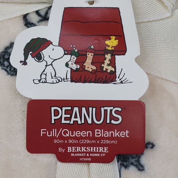 Peanuts Full/Queen Plush Blanket 90x90 By Berkshire Polyester Snoopy Holiday - Picture 2 of 9